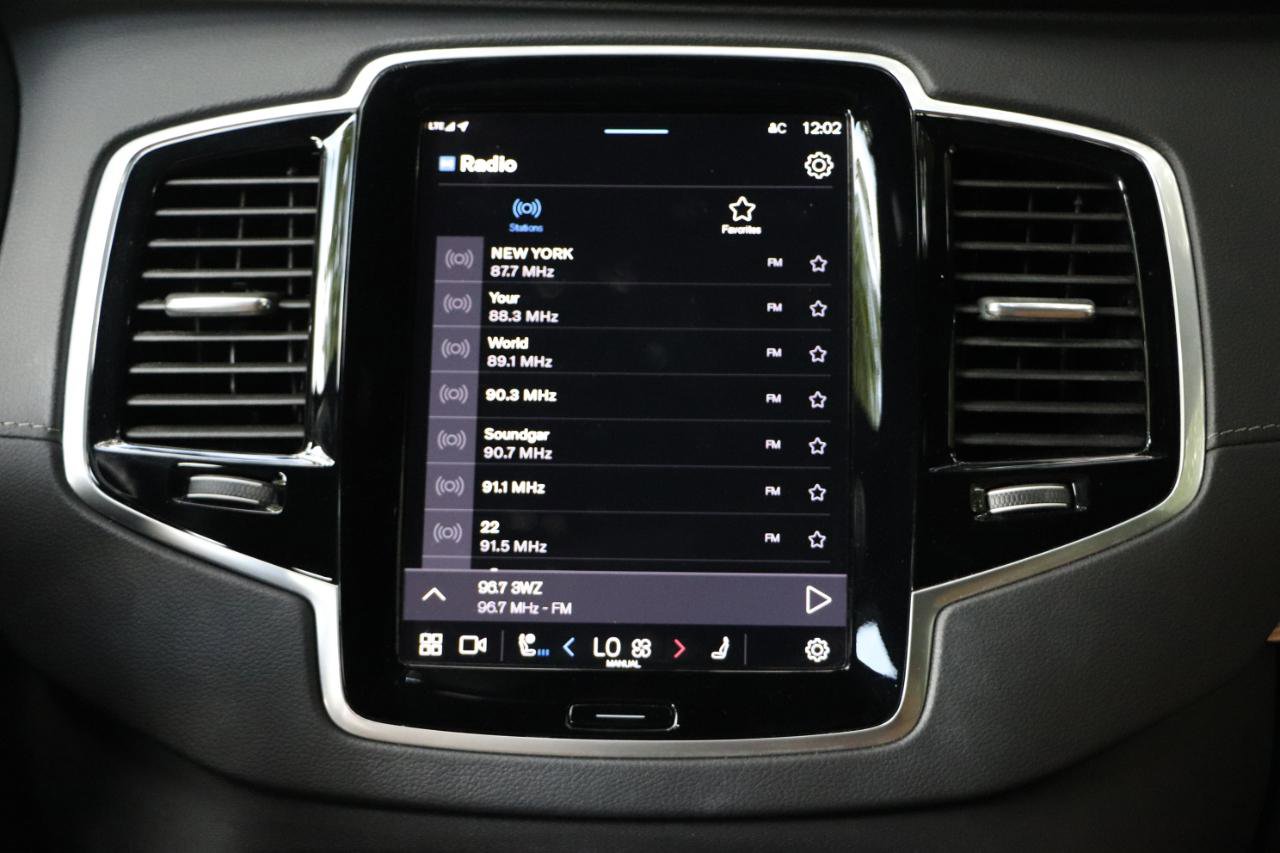 Used 2023 Volvo XC90 T8 Ultimate AWD/4WD image 42