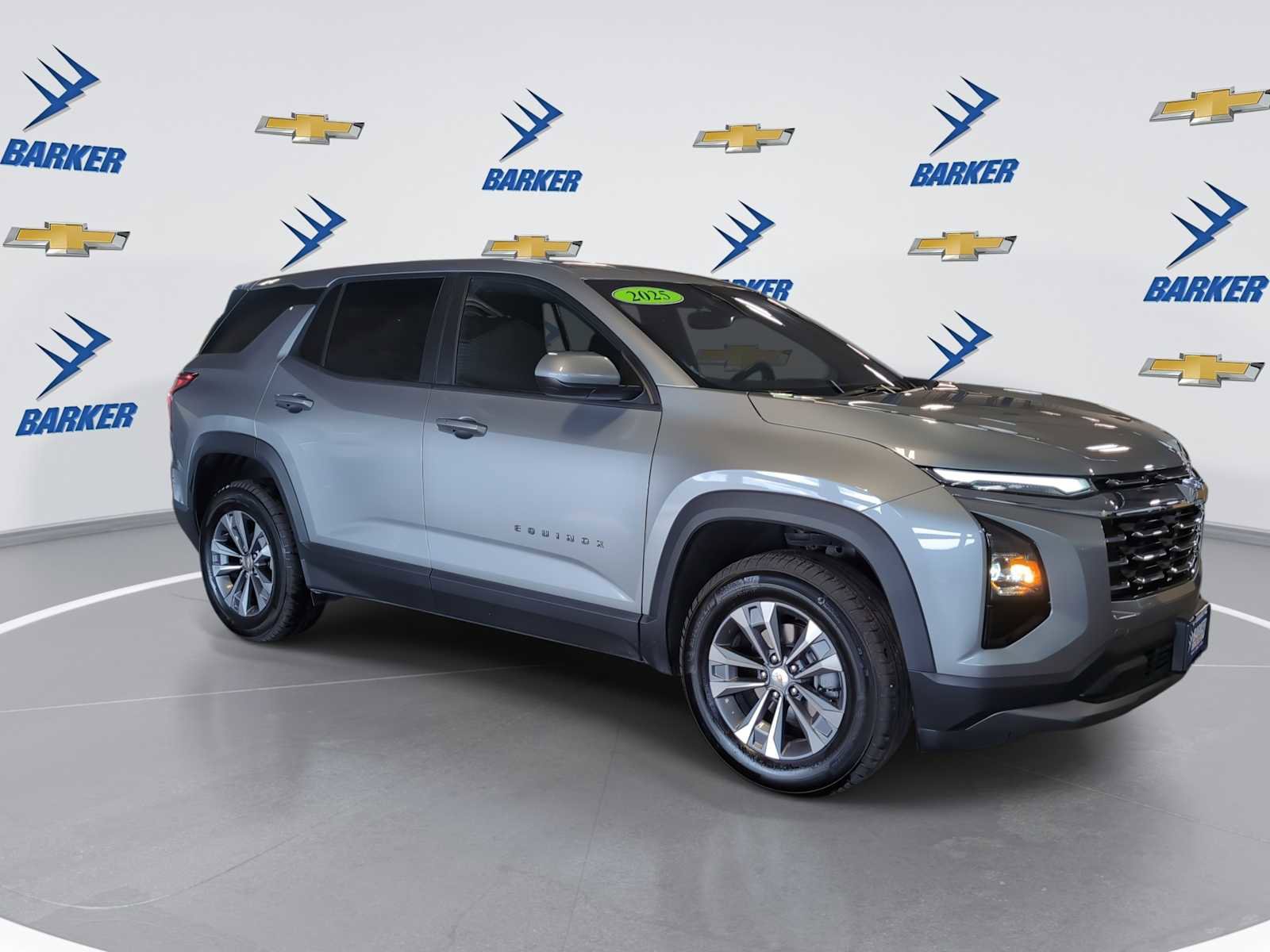 Used 2025 Chevrolet Equinox LT image 2