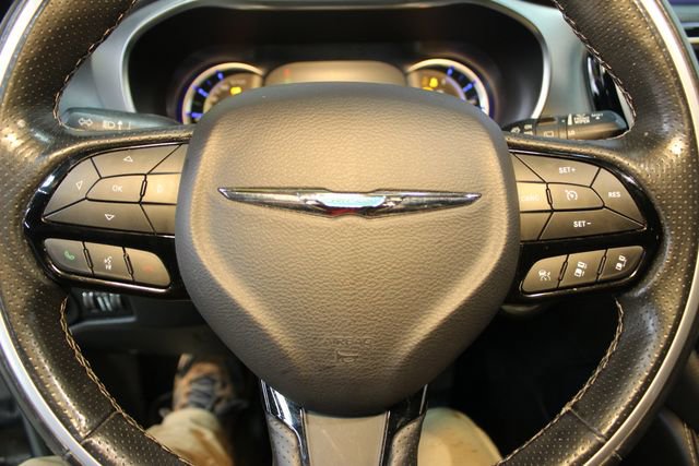 Used 2021 Chrysler Pacifica Limited w/ Uconnect Theater Family Group image 21