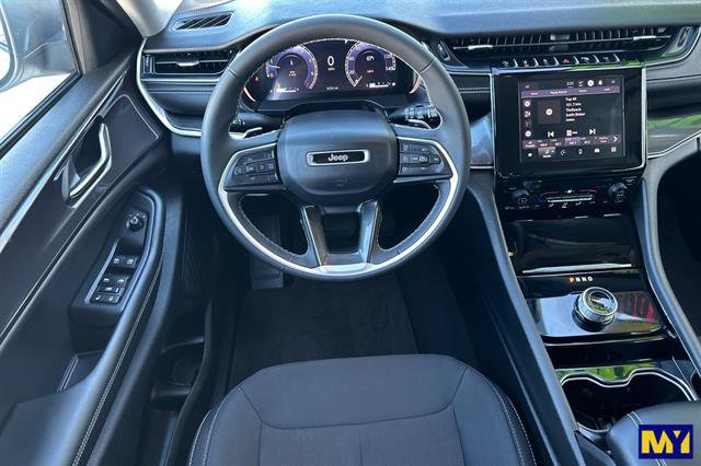 Used 2023 Jeep Grand Cherokee L Laredo w/ Trailer Tow Group (B) image 17