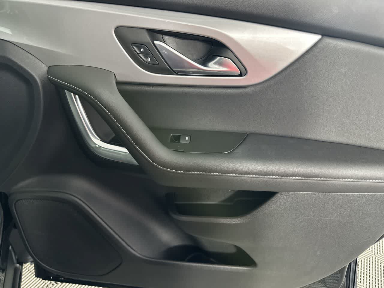 Used 2025 Chevrolet Blazer LT FWD image 23