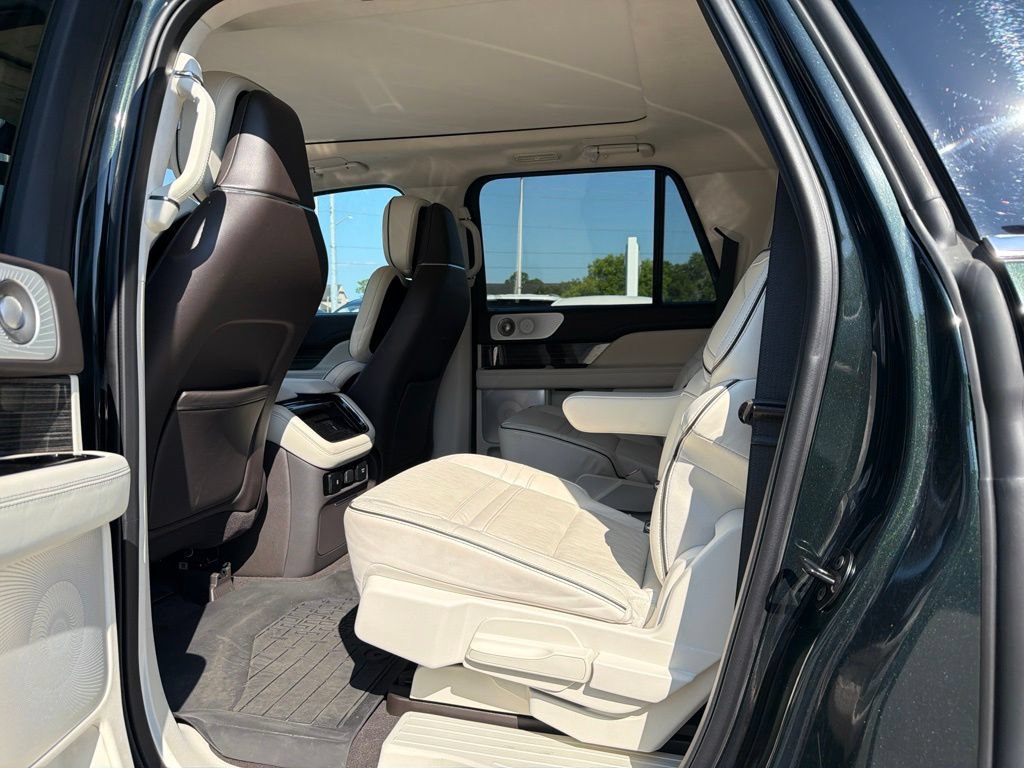 Used 2024 Lincoln Navigator L Black Label AWD/4WD image 10