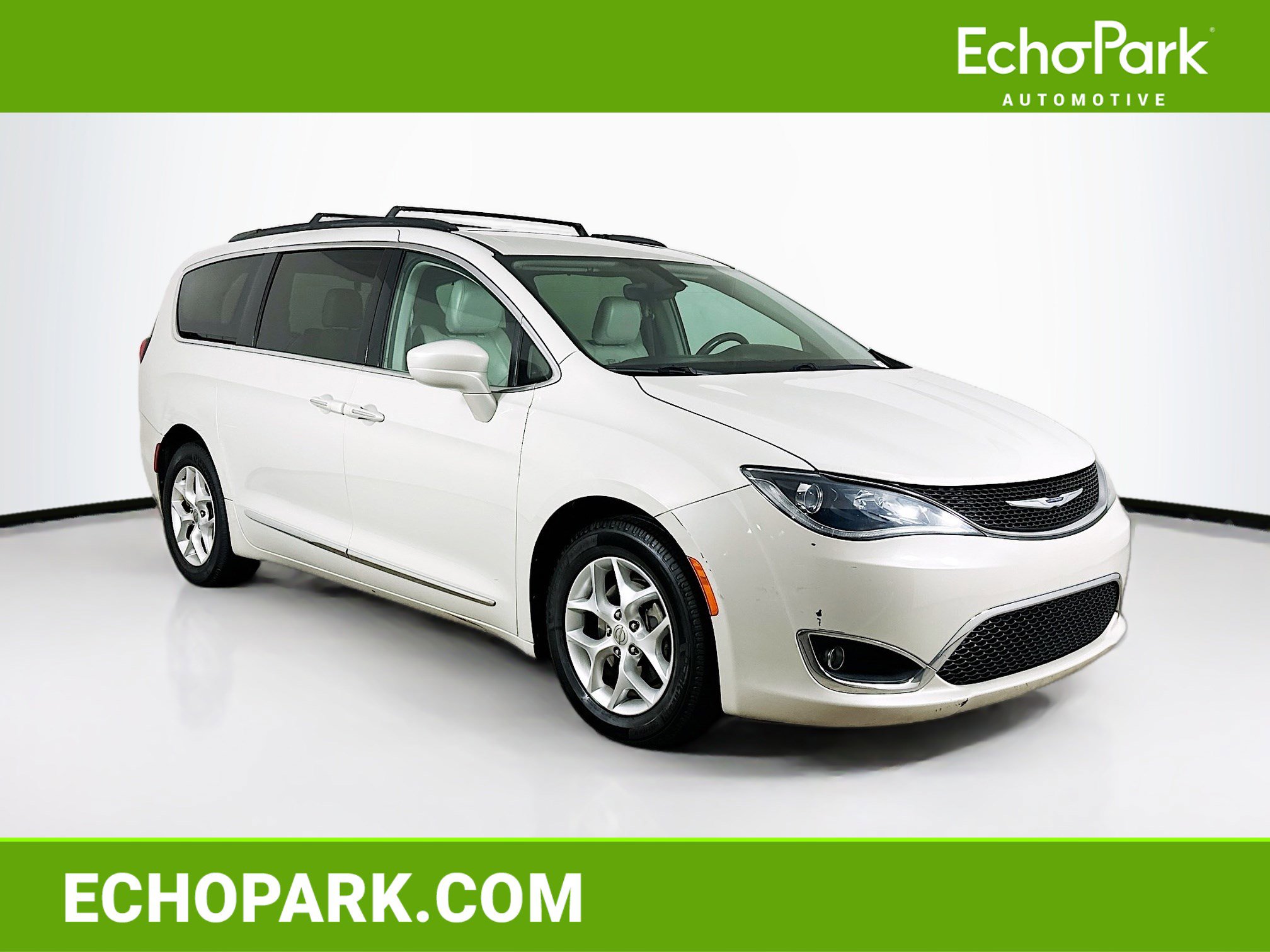 Used 2017 Chrysler Pacifica Touring-L w/ Tire & Wheel Group image 1