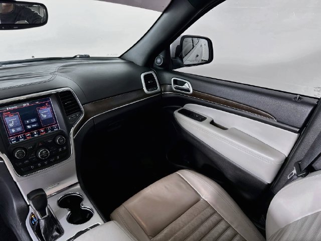 Used 2018 Jeep Grand Cherokee Limited AWD/4WD image 27