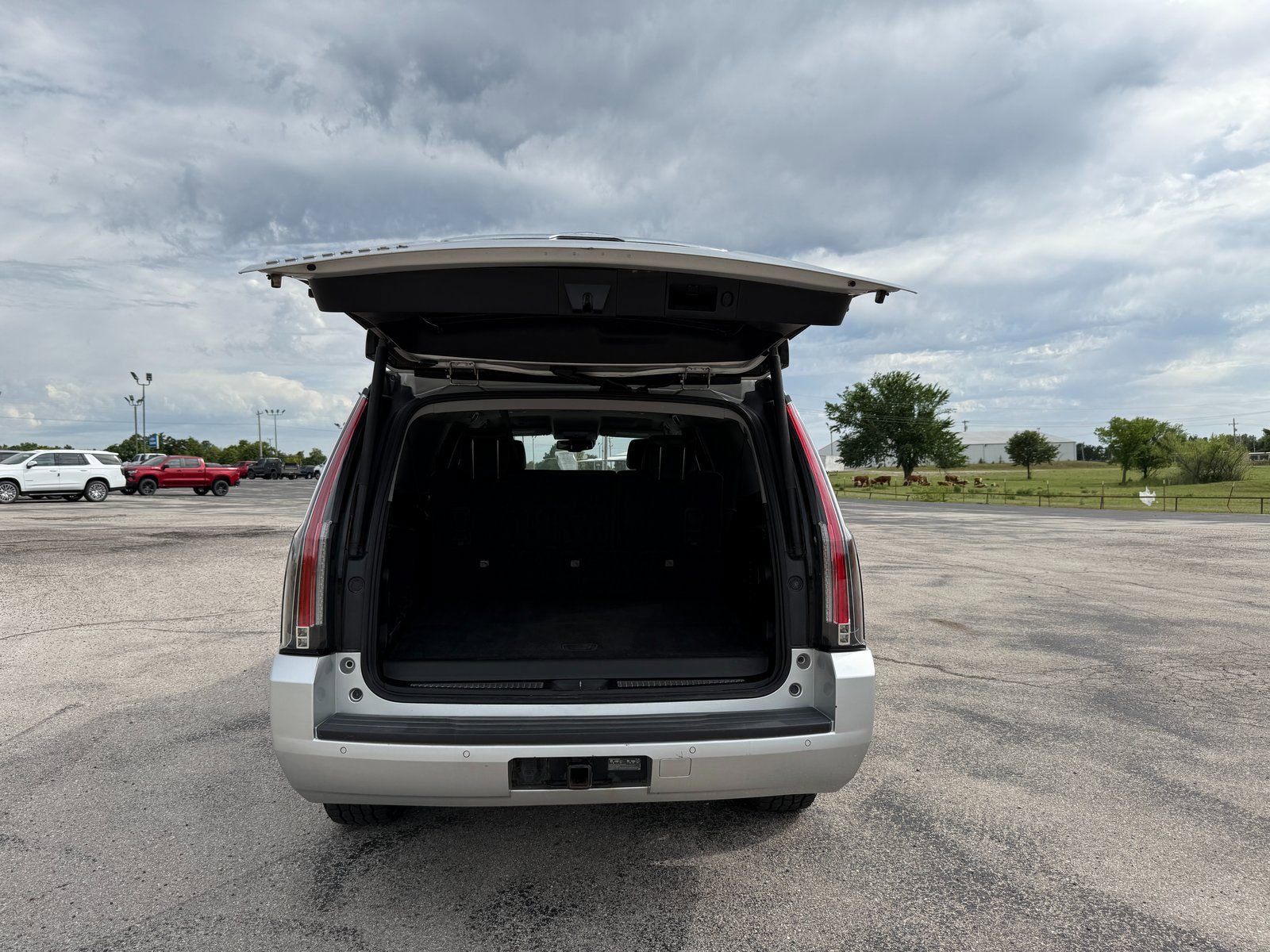 Used 2019 Chevrolet Suburban LT image 8