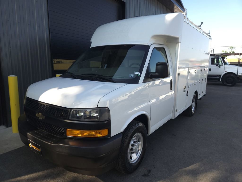 Used 2019 Chevrolet Express 3500 RWD image 2