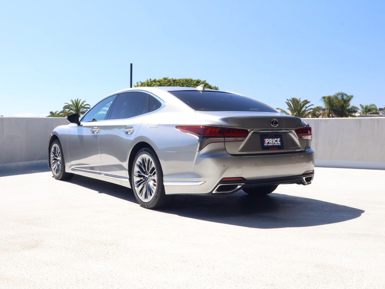 Used 2023 Lexus LS 500 w/ Accessory Package (Z2) video 3