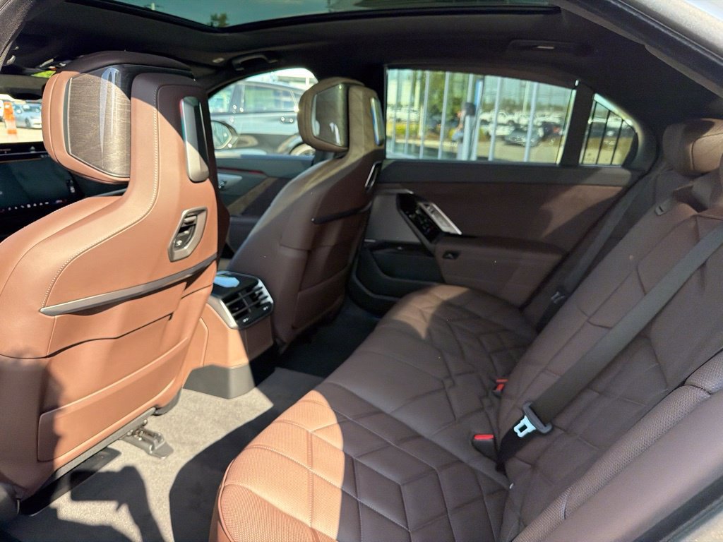 New 2027 BMW 740i xDrive w/ M Sport Professional Package AWD/4WD image 24