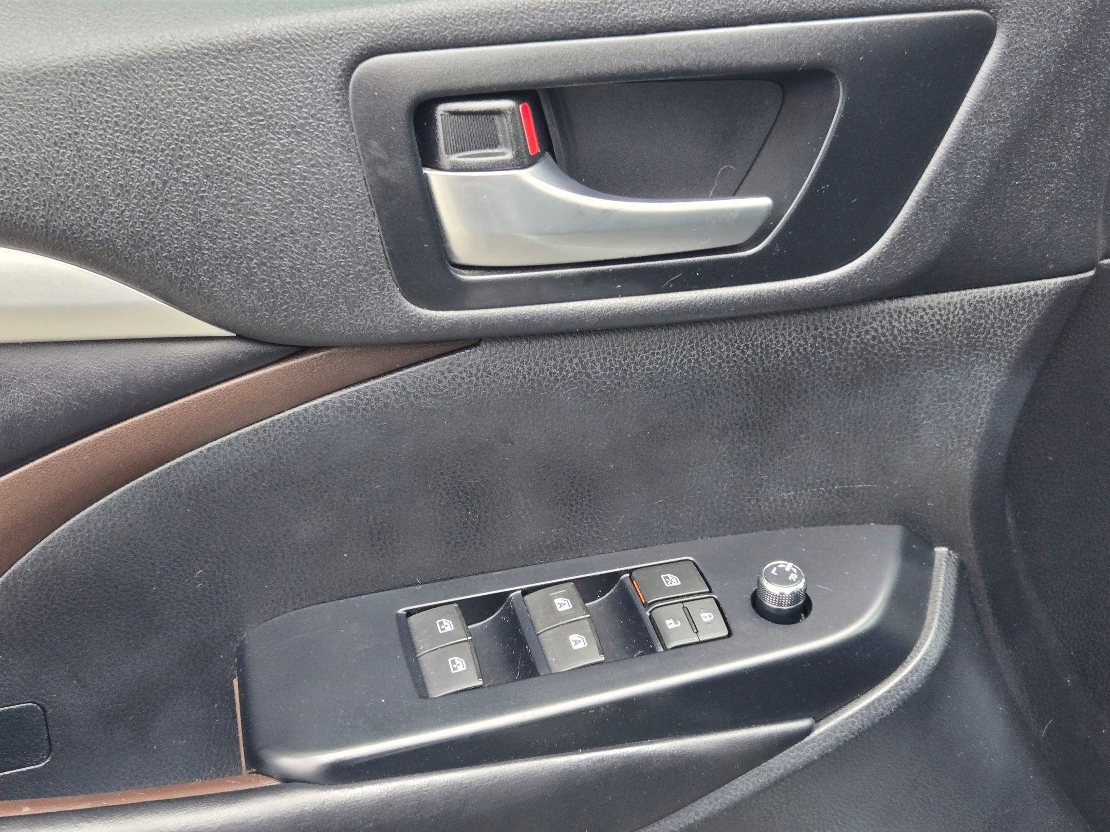 Used 2019 Toyota Highlander XLE image 21