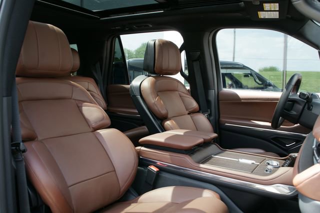 Used 2025 Lincoln Navigator Reserve AWD/4WD image 43