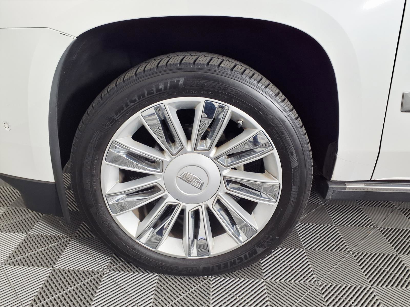 Used 2019 Cadillac Escalade Premium Luxury AWD/4WD image 7