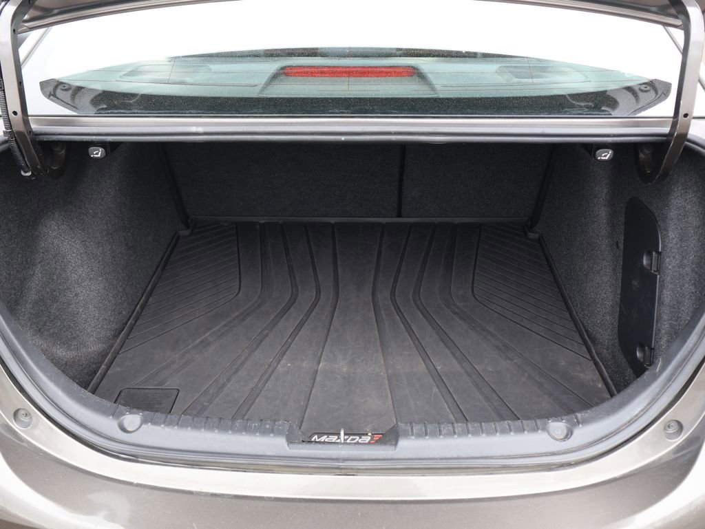 Used 2014 MAZDA MAZDA3 i Touring w/ Technology Package image 31