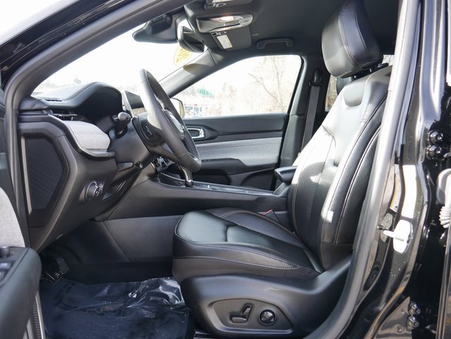 Used 2024 Jeep Compass Latitude image 12