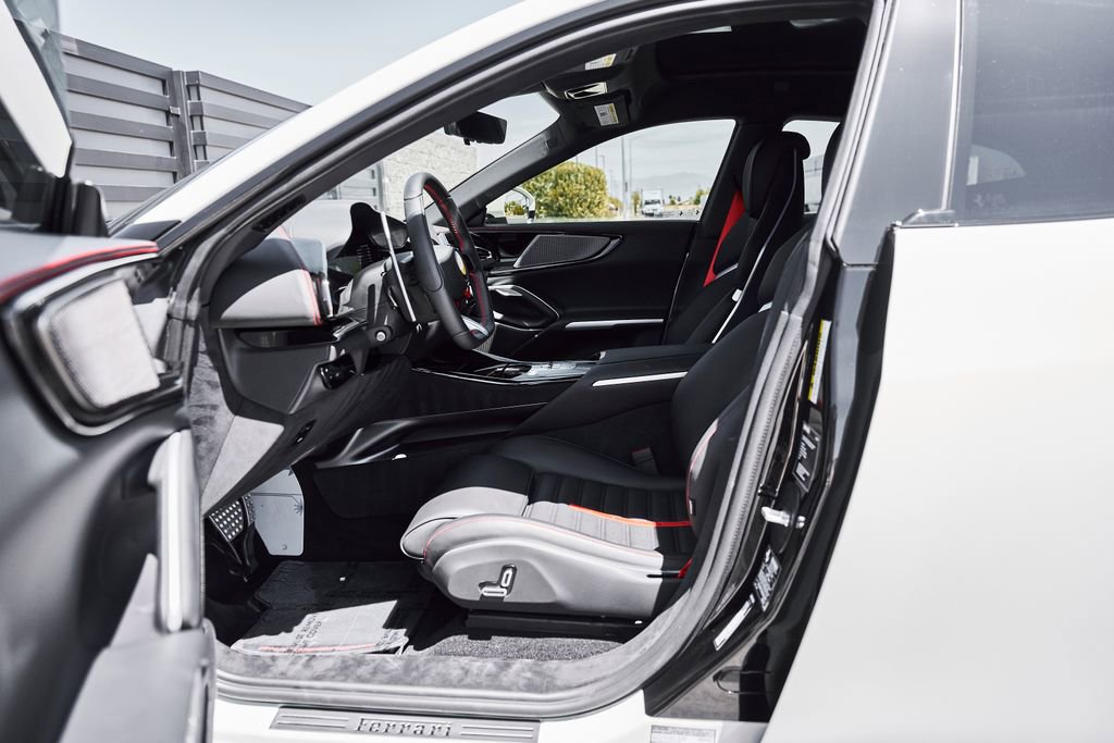 Used 2025 Ferrari Purosangue AWD/4WD image 44