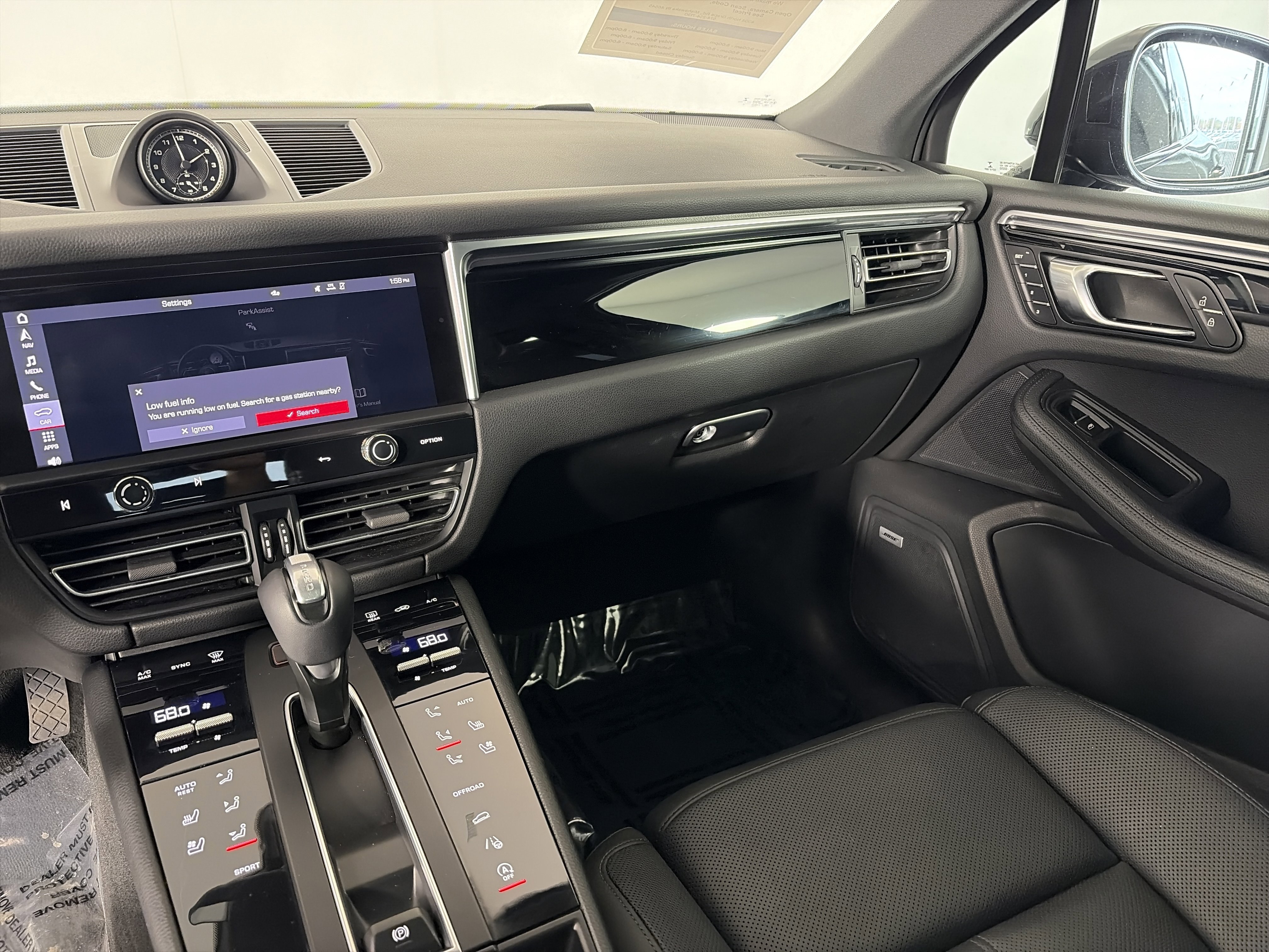 Used 2022 Porsche Macan AWD/4WD image 4