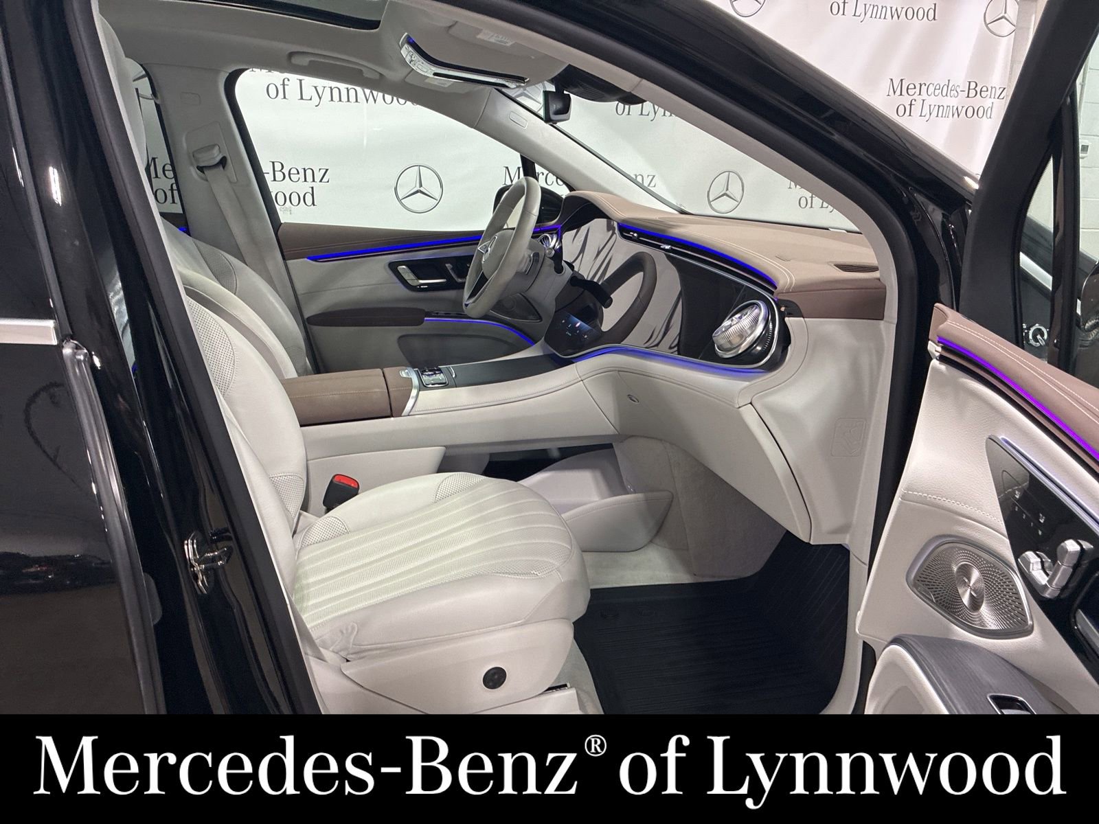 Used 2023 Mercedes-Benz EQS 580 4MATIC SUV image 23