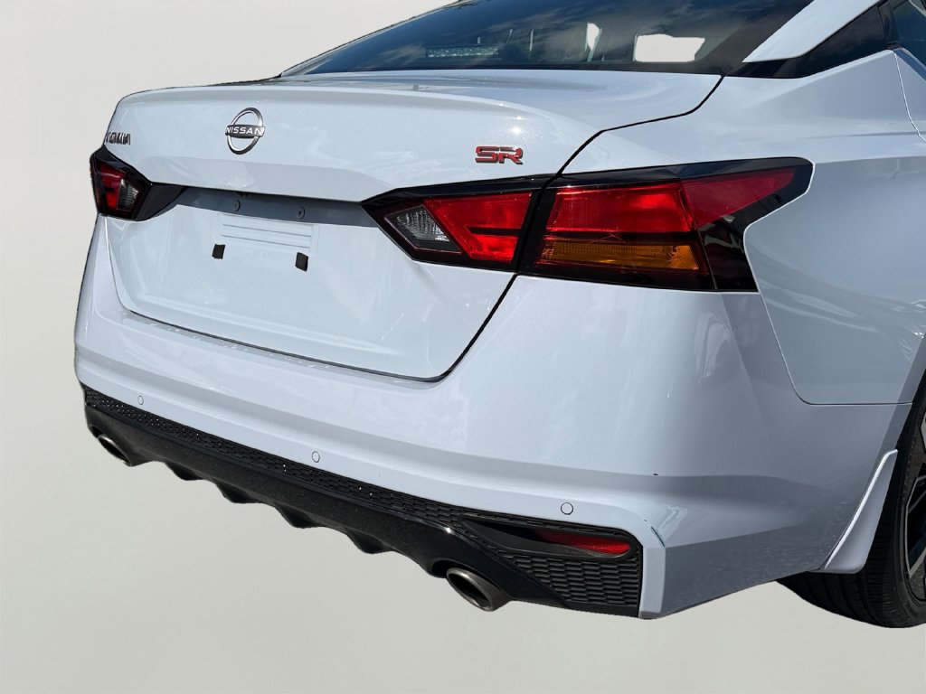 Used 2024 Nissan Altima 2.5 SR w/ SR Premium Package FWD image 10
