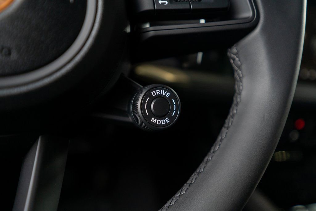 New 2025 Porsche Cayenne image 34