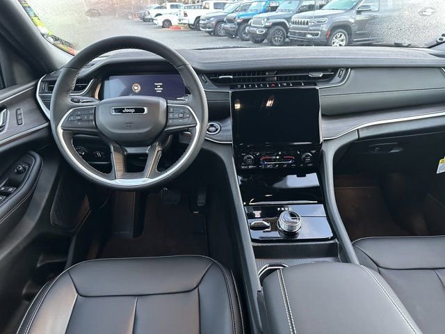 New 2025 Jeep Grand Cherokee Limited w/ Black Appearance Package image 24