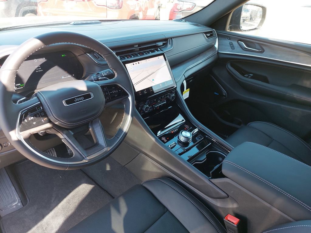 New 2024 Jeep Grand Cherokee Overland w/ Luxury Tech Group IV image 16