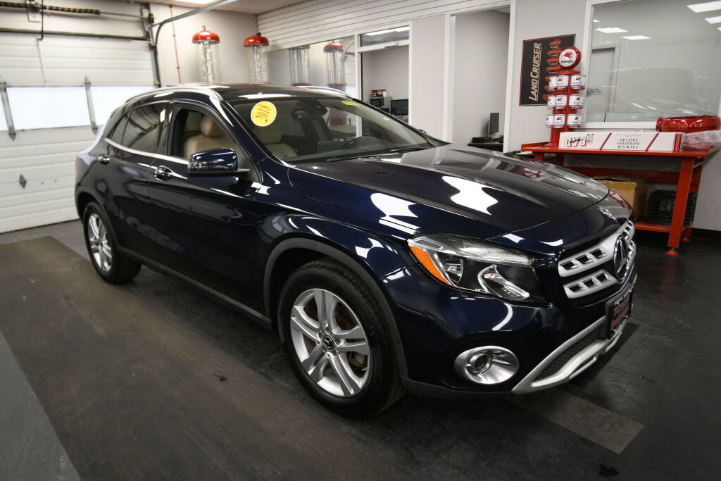 Used 2018 Mercedes-Benz GLA 250 4MATIC image 2