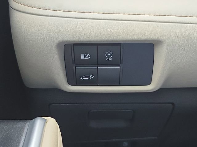 Used 2025 Toyota Highlander XLE image 27