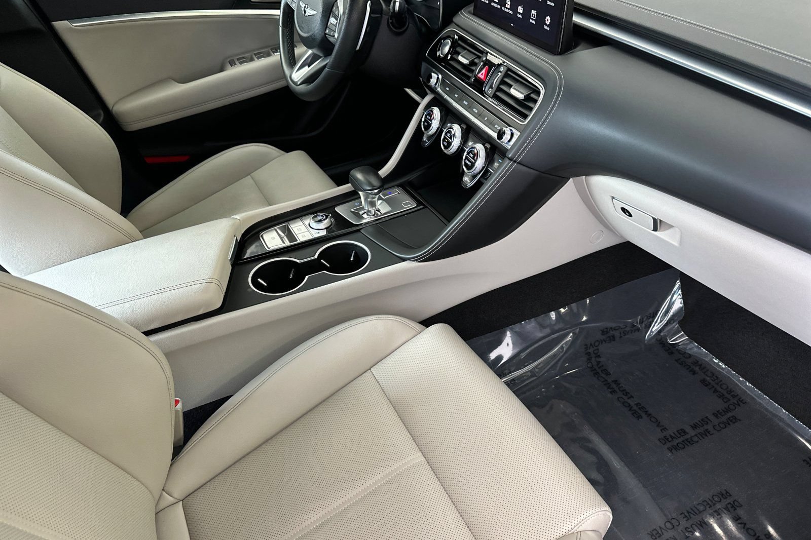 Used 2023 Genesis G70 2.0T RWD image 19