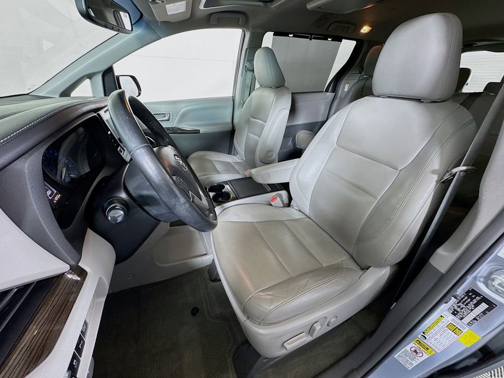 Used 2015 Toyota Sienna XLE Premium image 21