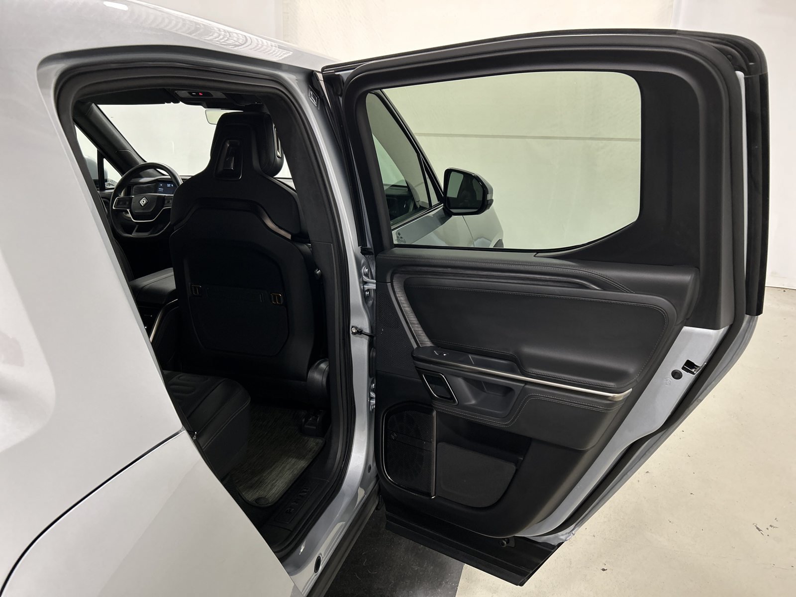 Used 2024 Rivian R1T Adventure Dual AWD/4WD image 19