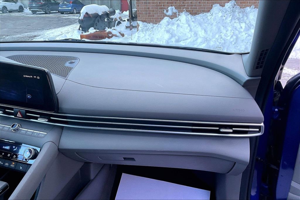 Used 2023 Hyundai Elantra SEL w/ Convenience Package image 15