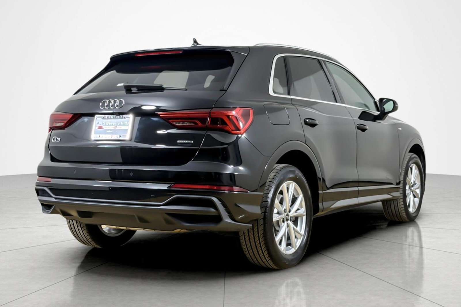 Used 2023 Audi Q3 2.0T Premium w/ Convenience Package AWD/4WD image 5