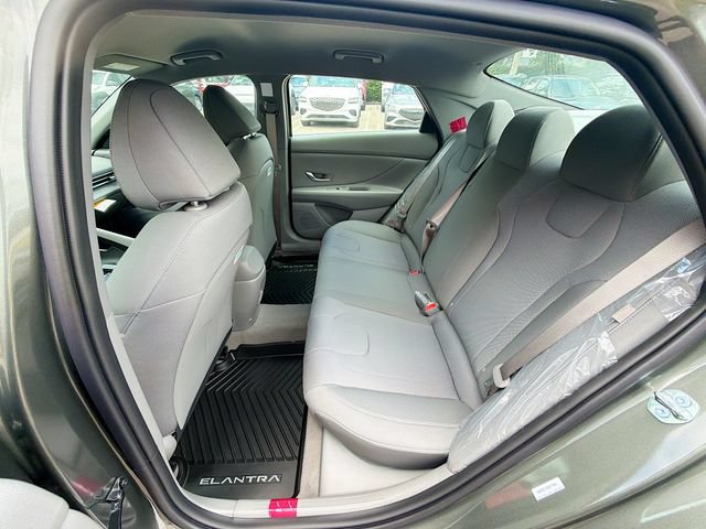 New 2026 Hyundai Elantra SE FWD image 23