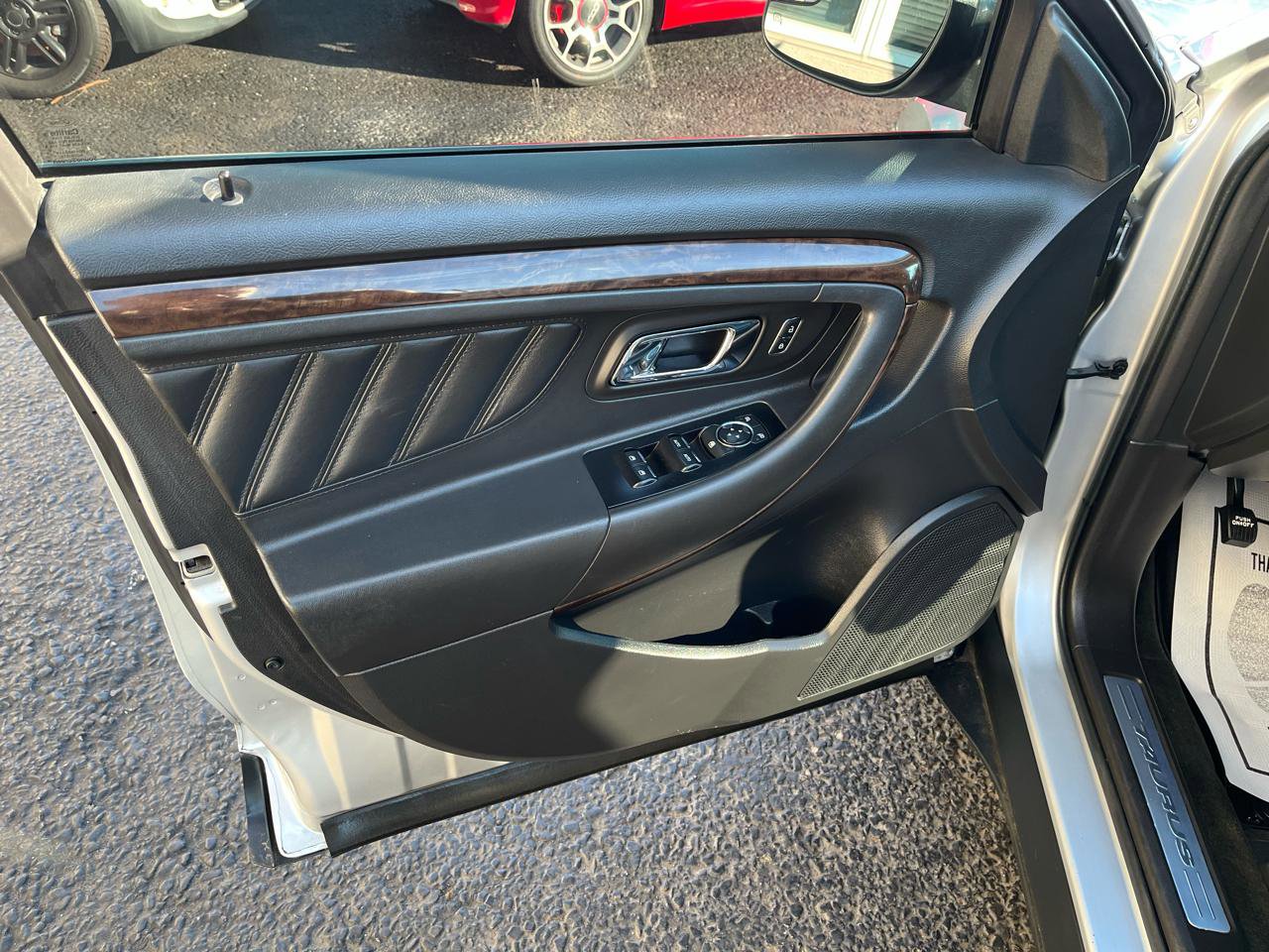 Used 2014 Ford Taurus Limited image 24