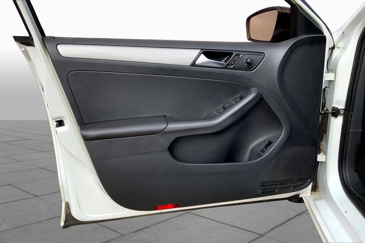 Used 2015 Volkswagen Jetta SE FWD image 21