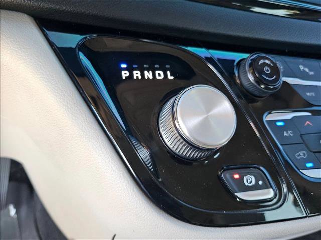 Used 2021 Chrysler Pacifica Touring-L FWD image 12
