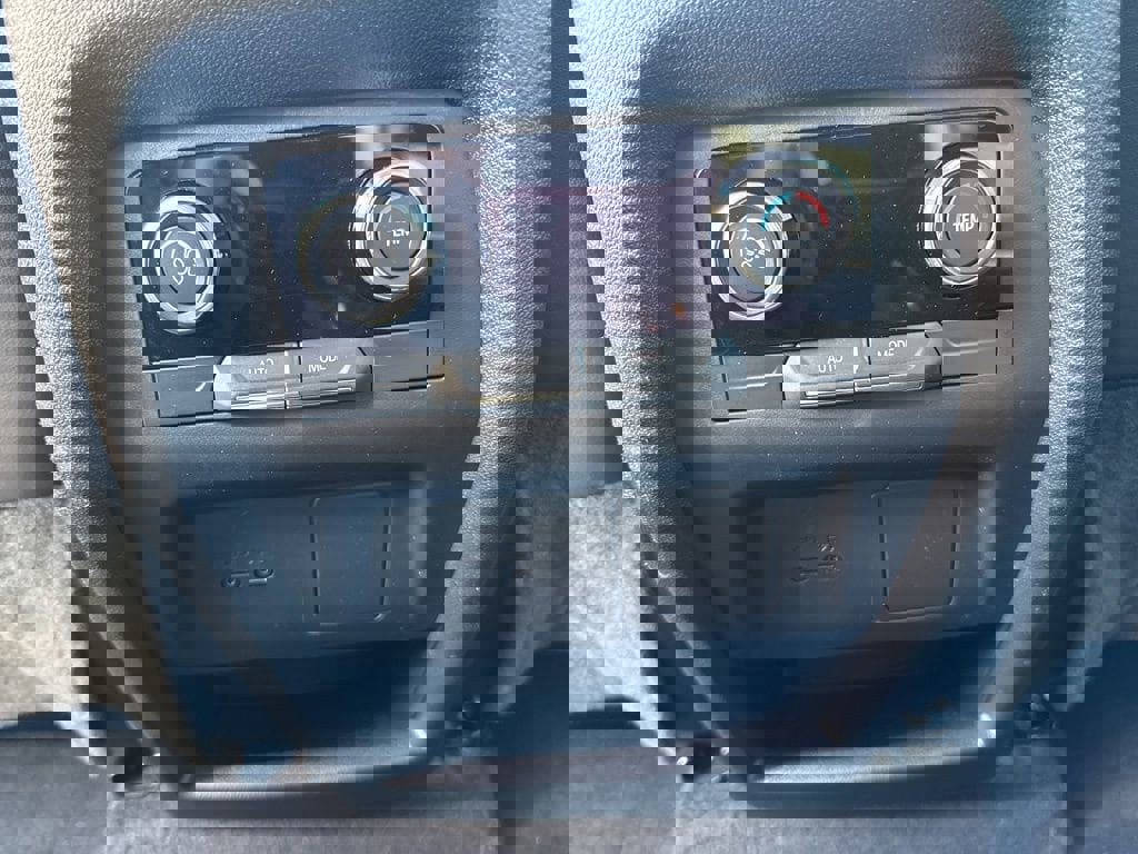 Used 2025 Buick Enclave Preferred AWD/4WD image 13