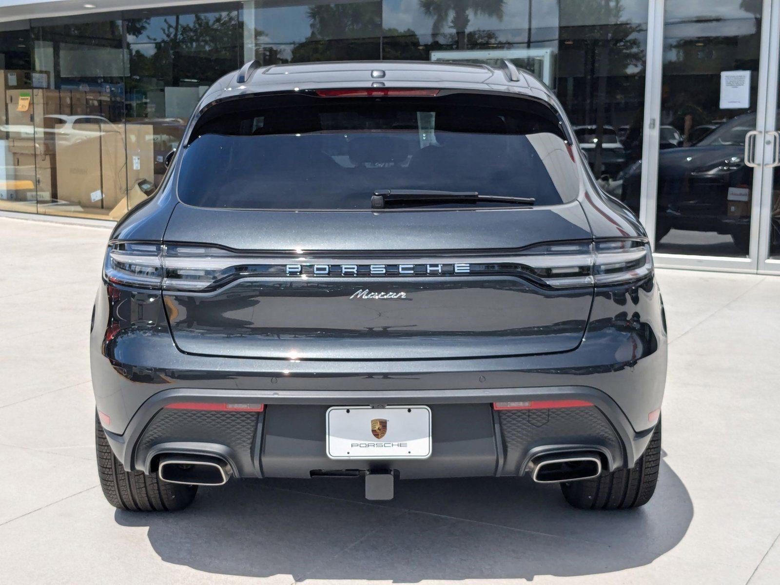 Certified 2025 Porsche Macan image 10