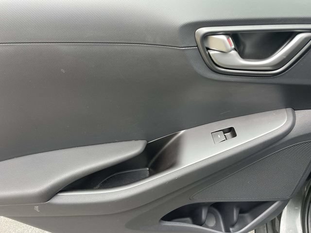 Used 2020 Hyundai Ioniq SE FWD image 13