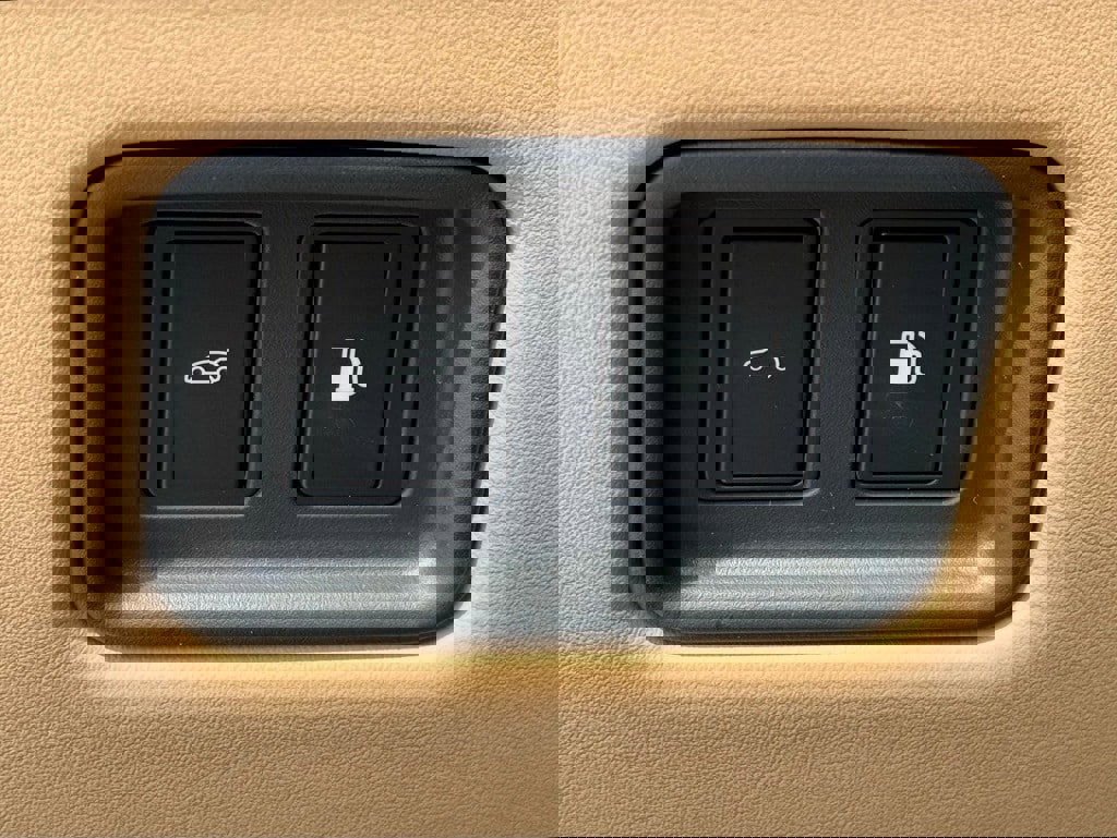 New 2025 Land Rover Range Rover SE image 27