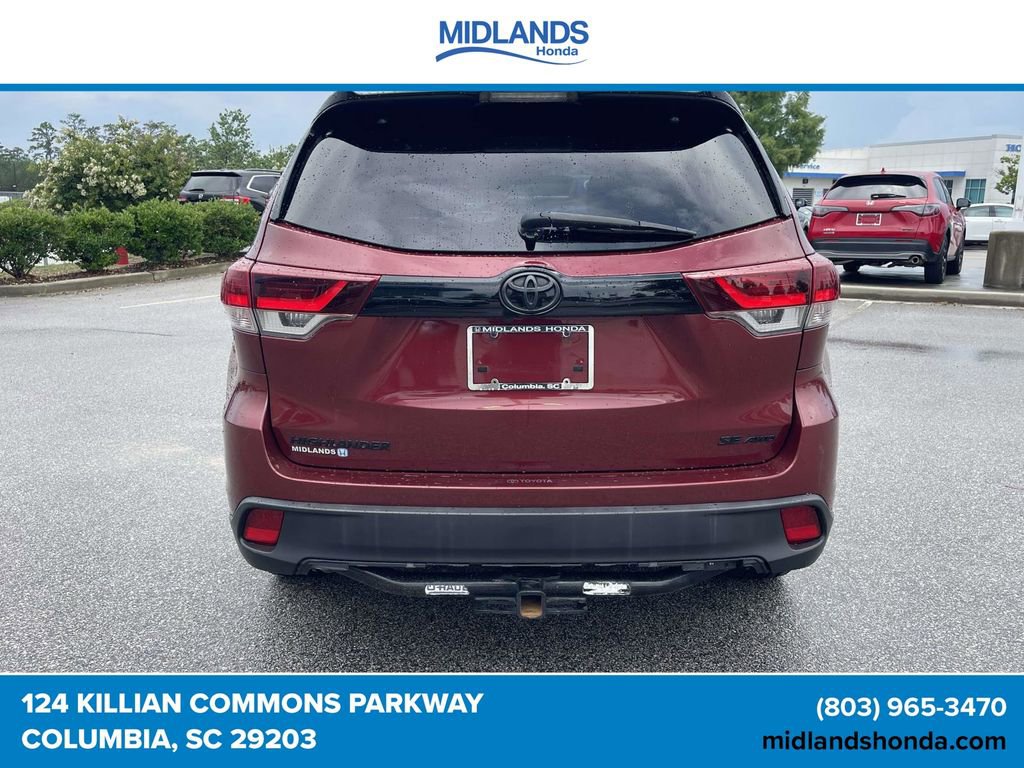 Used 2019 Toyota Highlander SE w/ Nightshade Edition AWD/4WD image 5