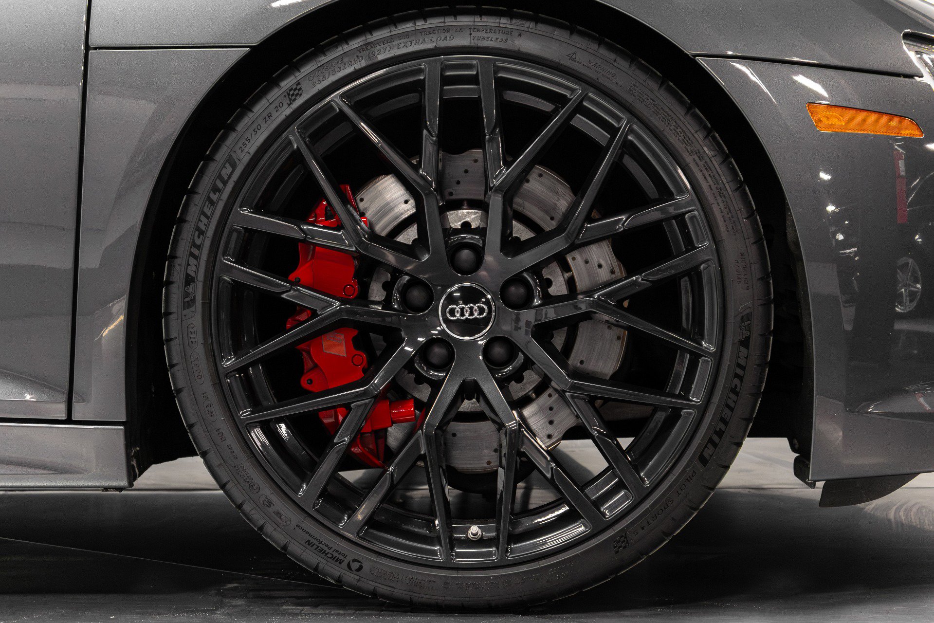 Used 2018 Audi R8 V10 w/ Premium Package image 20