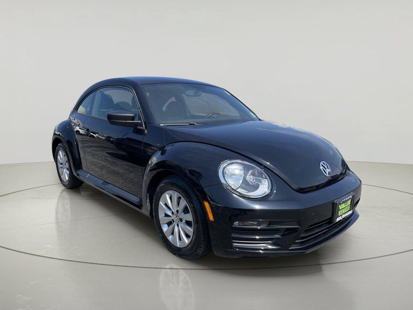 Used 2018 Volkswagen Beetle 2.0T FWD image 1
