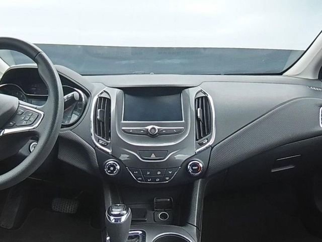 Used 2018 Chevrolet Cruze LT image 15