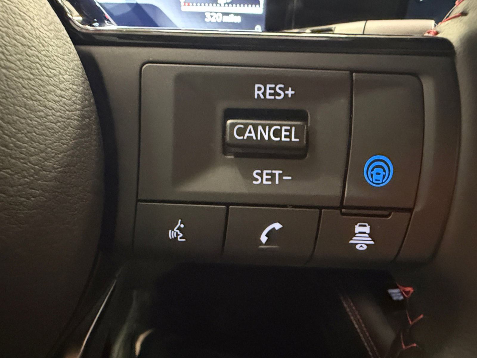 Used 2025 Nissan Kicks SR FWD image 32
