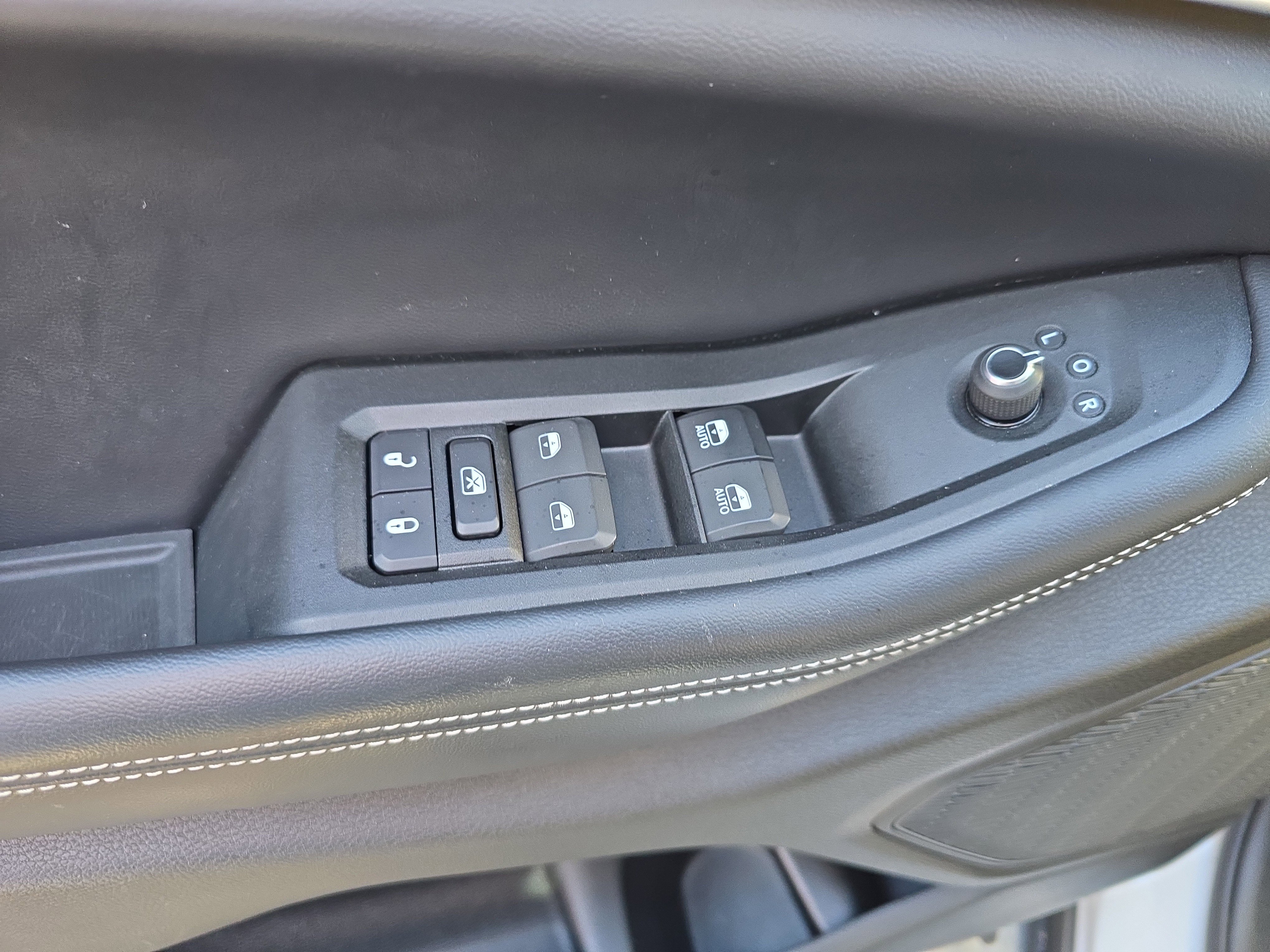 Used 2020 Jeep Grand Cherokee Overland image 17