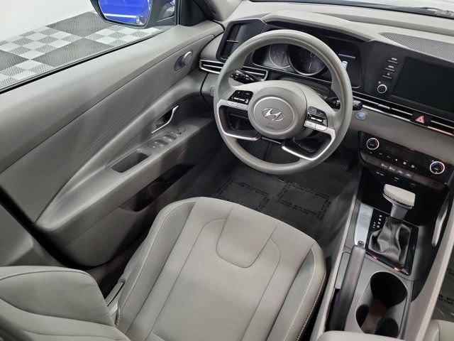 Used 2022 Hyundai Elantra SEL FWD image 15