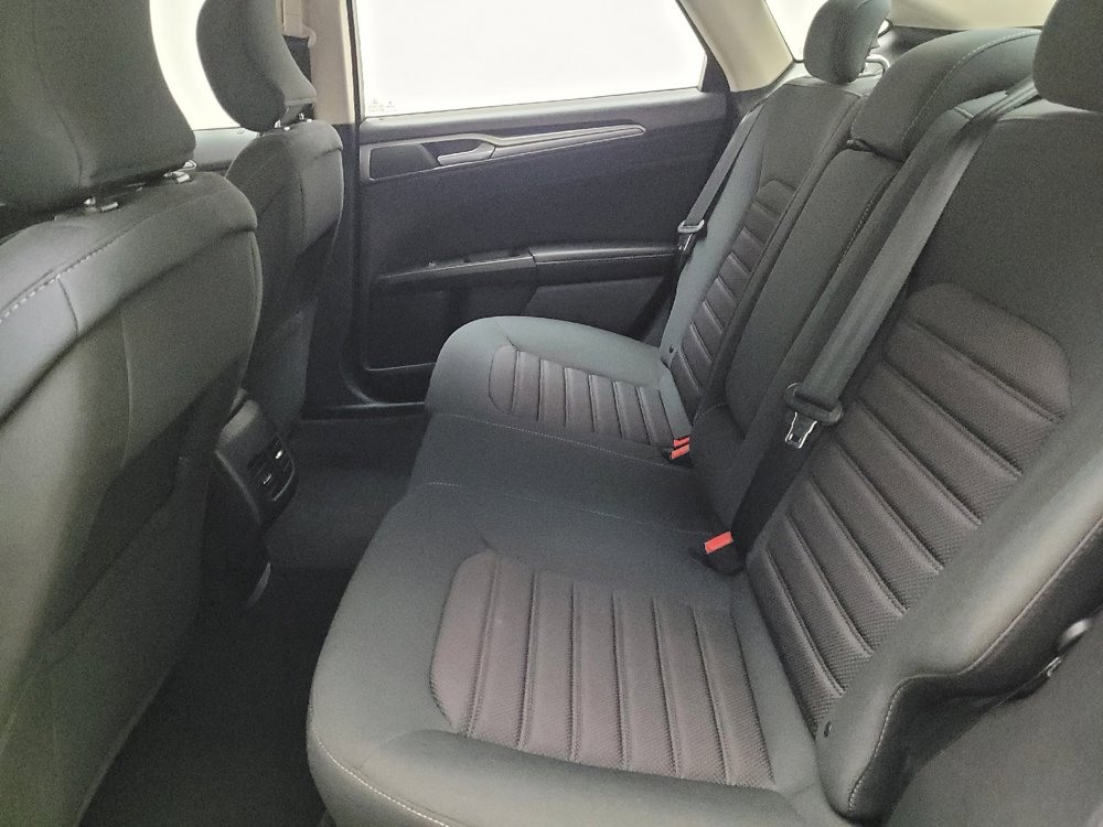 Used 2019 Ford Fusion SE image 18