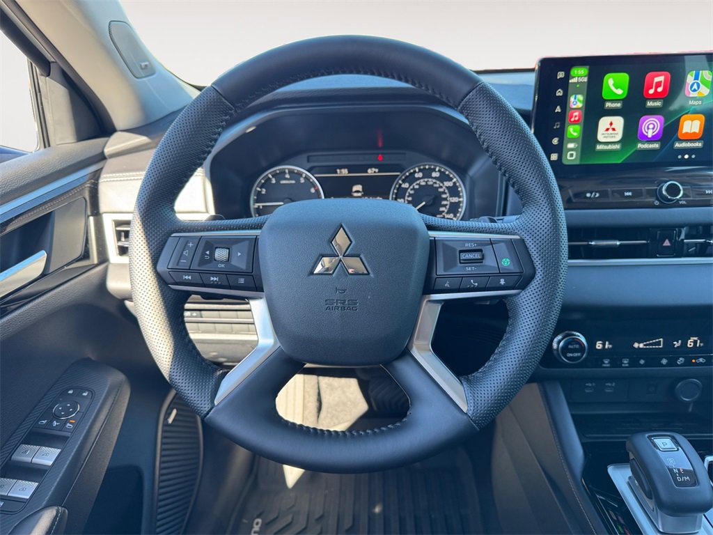 New 2025 Mitsubishi Outlander SE image 12