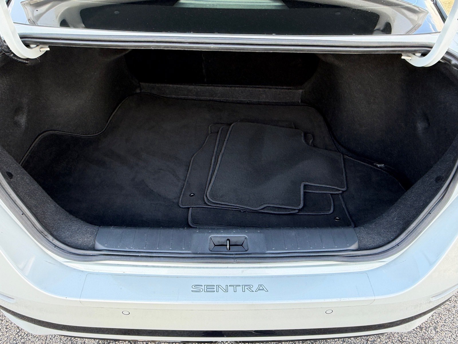 Certified 2024 Nissan Sentra SR FWD image 14