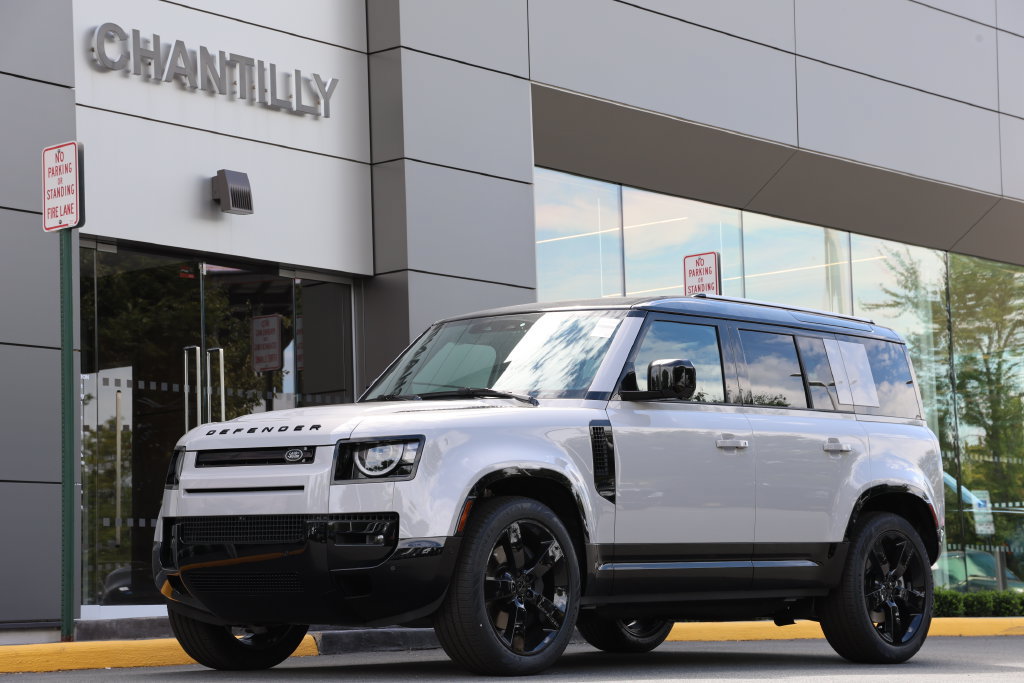 New 2026 Land Rover Defender 110 X-Dynamic SE AWD/4WD image 1